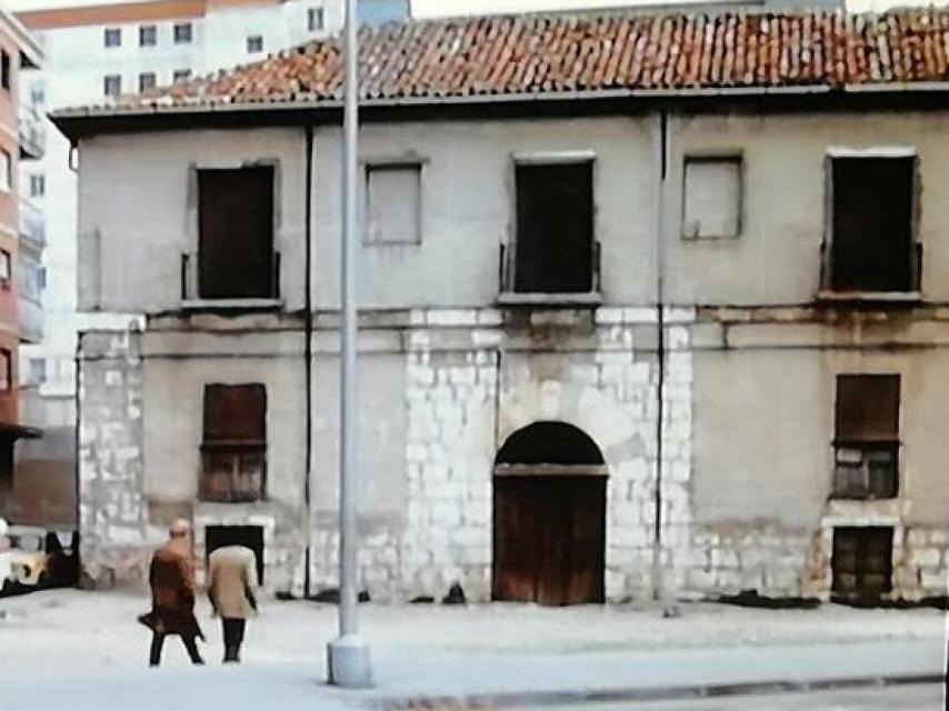 El caserón de la calle Gondomar de 'Soldados de plomo' (1983).