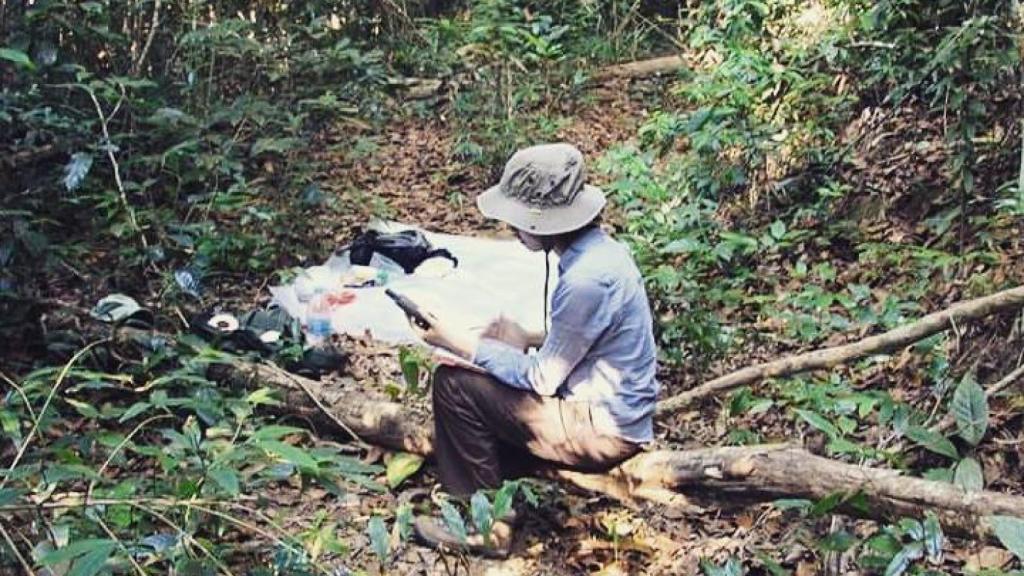 Trang Nguyen en una expedición en Camboya.