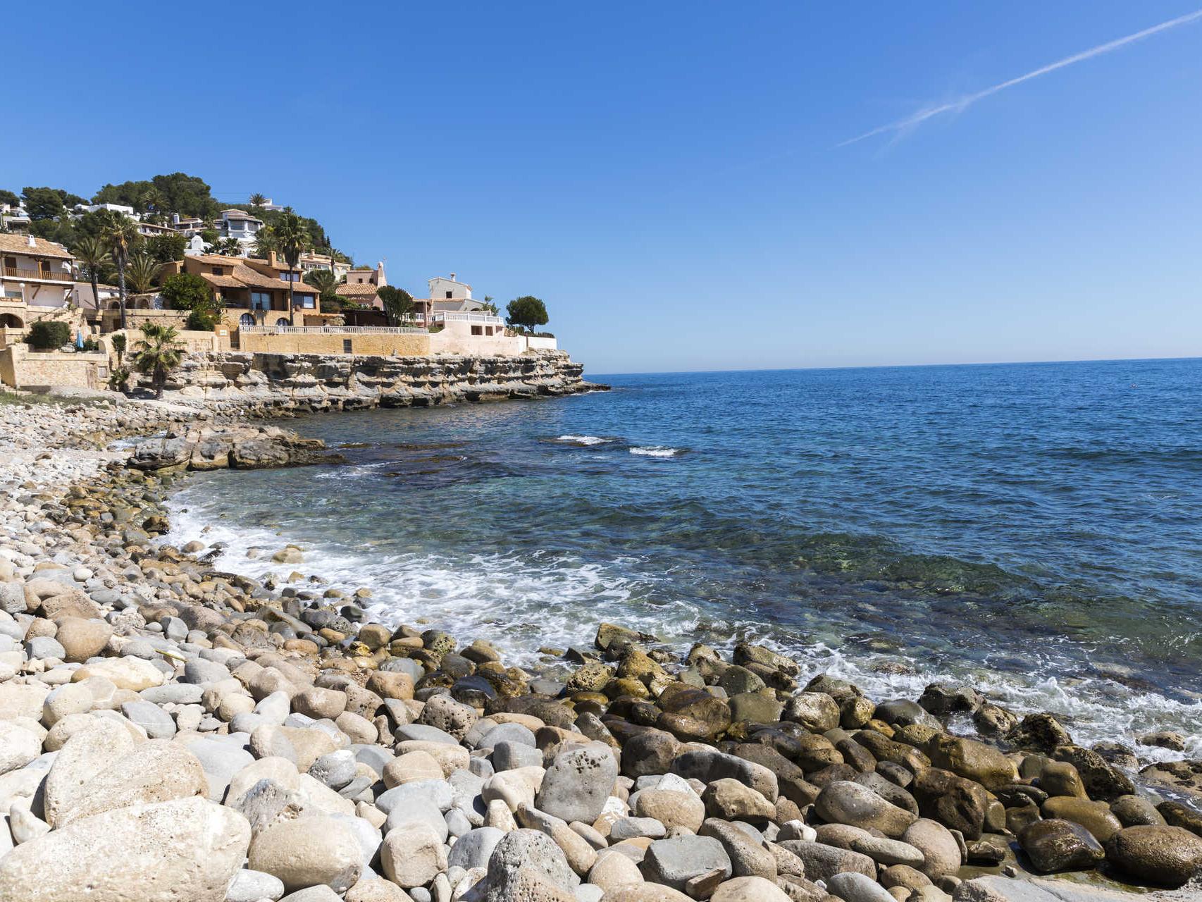 Esta es la playa mejor escondida de Benisa entre acantilados y aguas  cristalinas