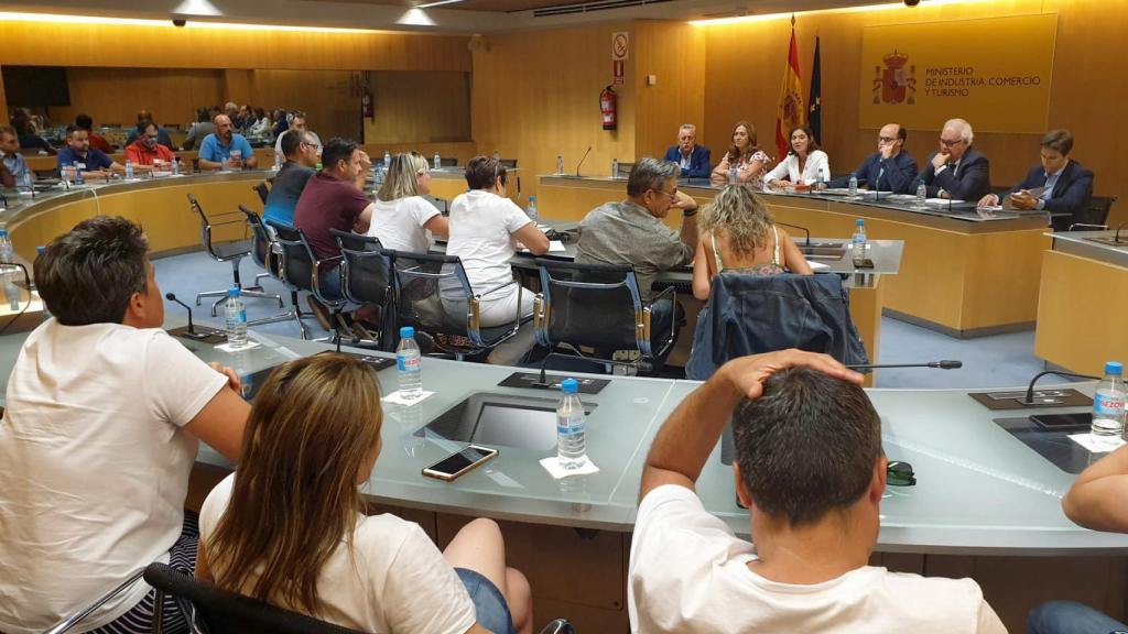 La ministra de Industria, Comercio y Turismo, durante la reunión con los comités de empresa de Siro