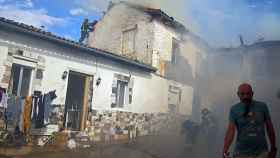Los bomberos de León sofocan un incendio en una casa de Puente Castro
