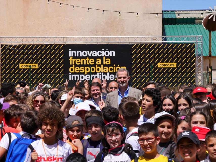 El presidente de la Junta, Alfonso Fernández Mañueco, y el rey Felipe VI en su visita al Festival de Desarrollo Rural de Otero de los Herreros