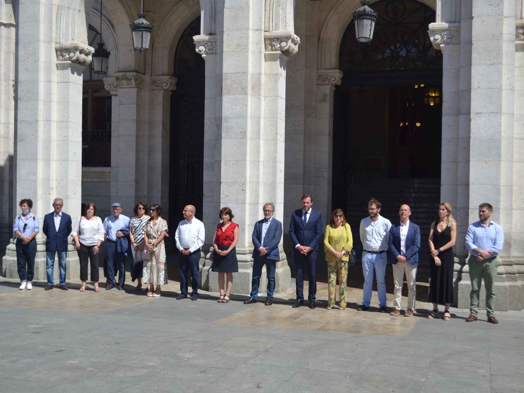 Los concejales del Ayuntamiento de Valladolid guardan un minuto de silencio por el asesinato de una mujer en Soria