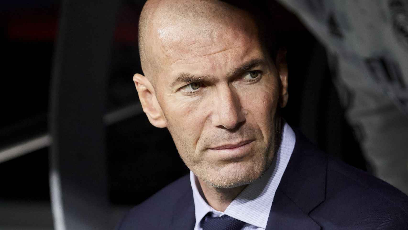 Zinedine Zidane, en el banquillo del Alfredo Di Stéfano durante su etapa en el Real Madrid