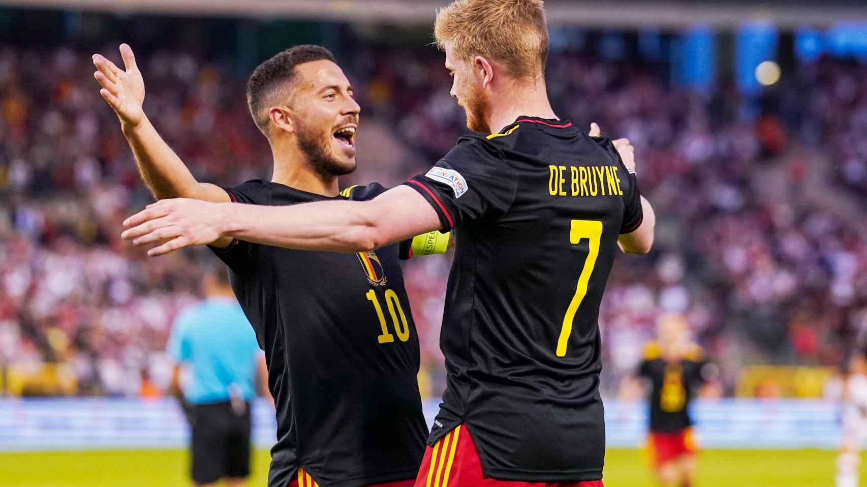 Eden Hazard y Kevin de Bruyne celebran un gol con Bélgica