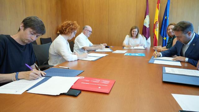 La consejera presume por los profesores itinerantes de Castilla-La Mancha