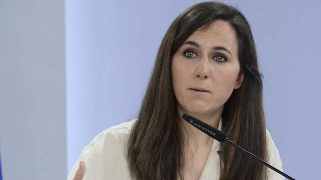 María Jesús Montero, ministra de Hacienda y Función Pública, junto a Ione Belarra, tras un Consejo de Ministros.