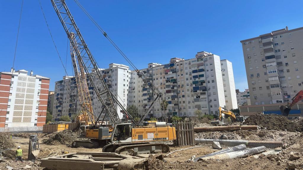 Trabajos en los suelos de la antigua Flex, en el barrio malagueño de Carretera de Cádiz.