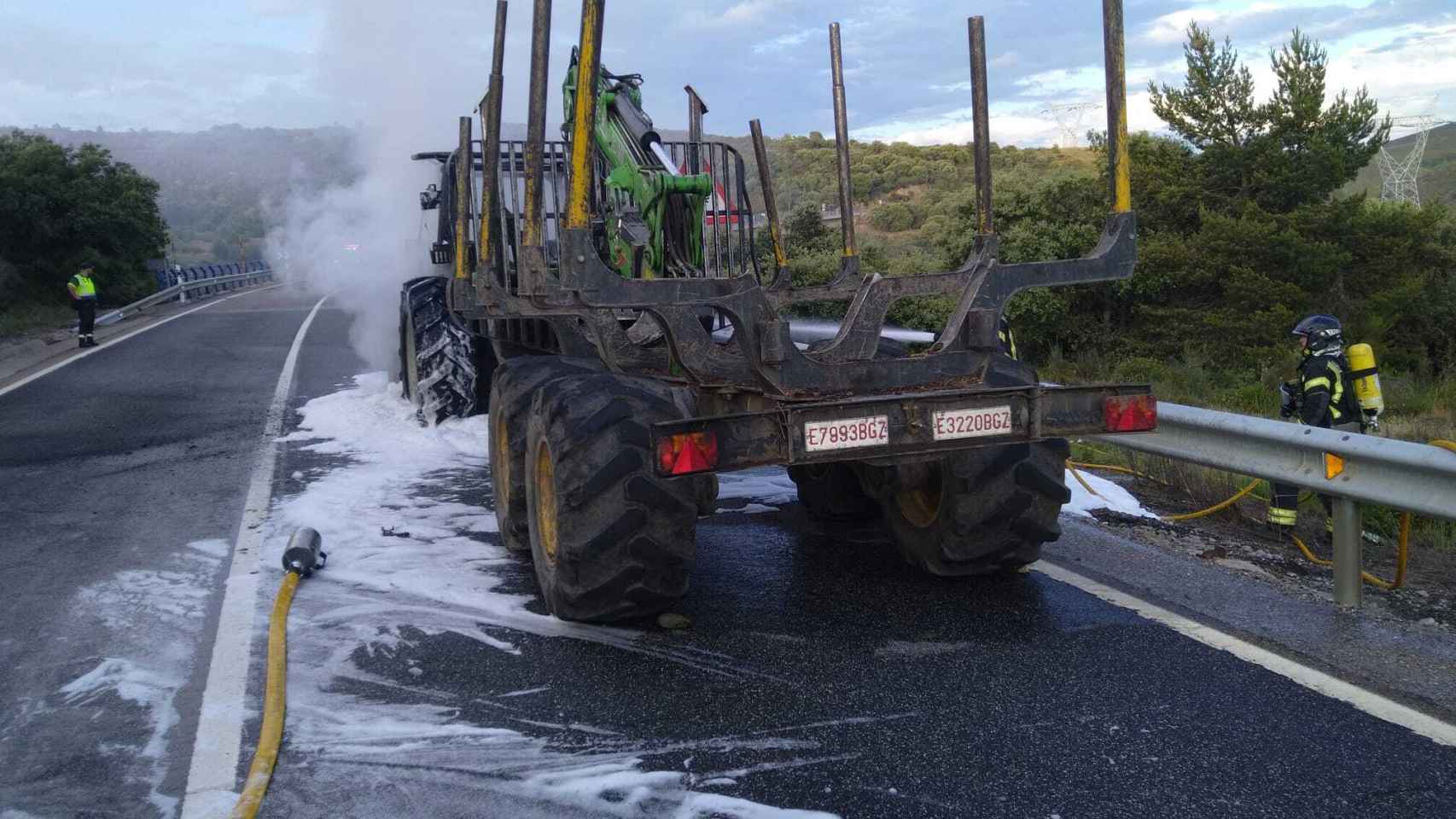 Incendio del tractor y su remolque