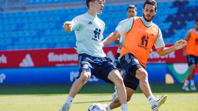 Gavi y Koke durante el entrenamiento de España en La Rosaleda