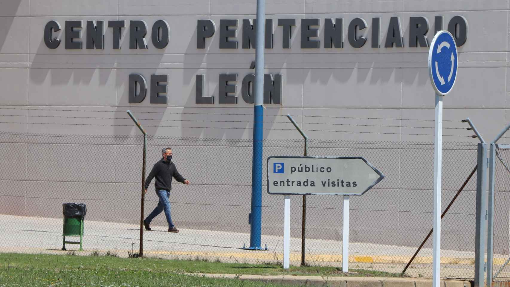 Pedro Muñoz en el momento de su salida del Centro Penitenciario de León.