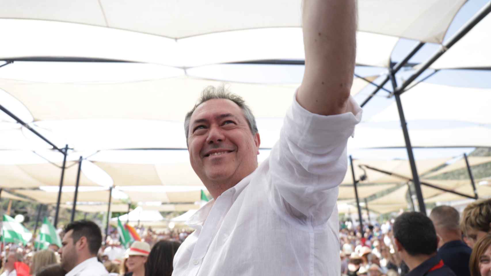 El candidato socialista, Juan Espadas, durante la campaña electoral para el 19J.