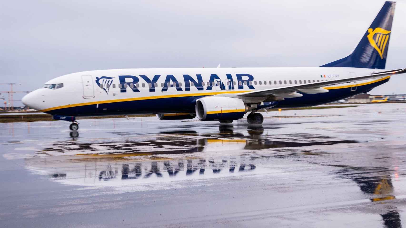 Un avión de Ryanair en el aeropuerto de Frakfurt, en Alemania