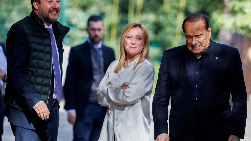 El ex primer ministro italiano, Silvio Berlusconi, el líder de la Liga, Matteo Salvini, y la líder de los Hermanos de Italia, Giorgia Meloni , en Roma.