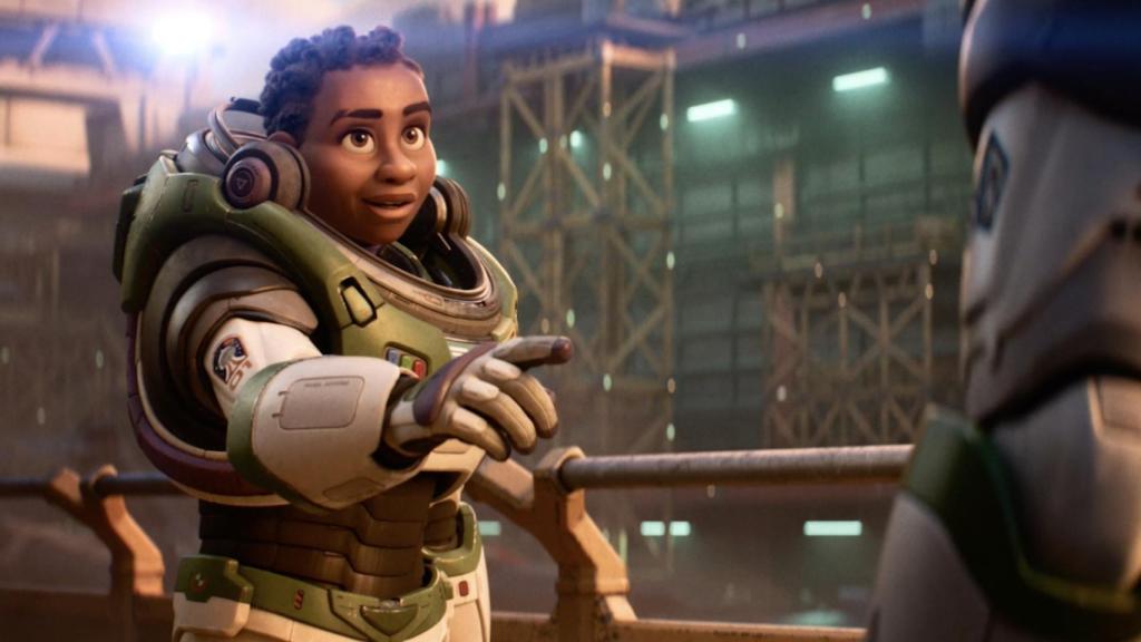 El beso entre dos mujeres en 'Lightyear' fue borrado de la película hasta que los trabajadores de Pixar se quejaron.