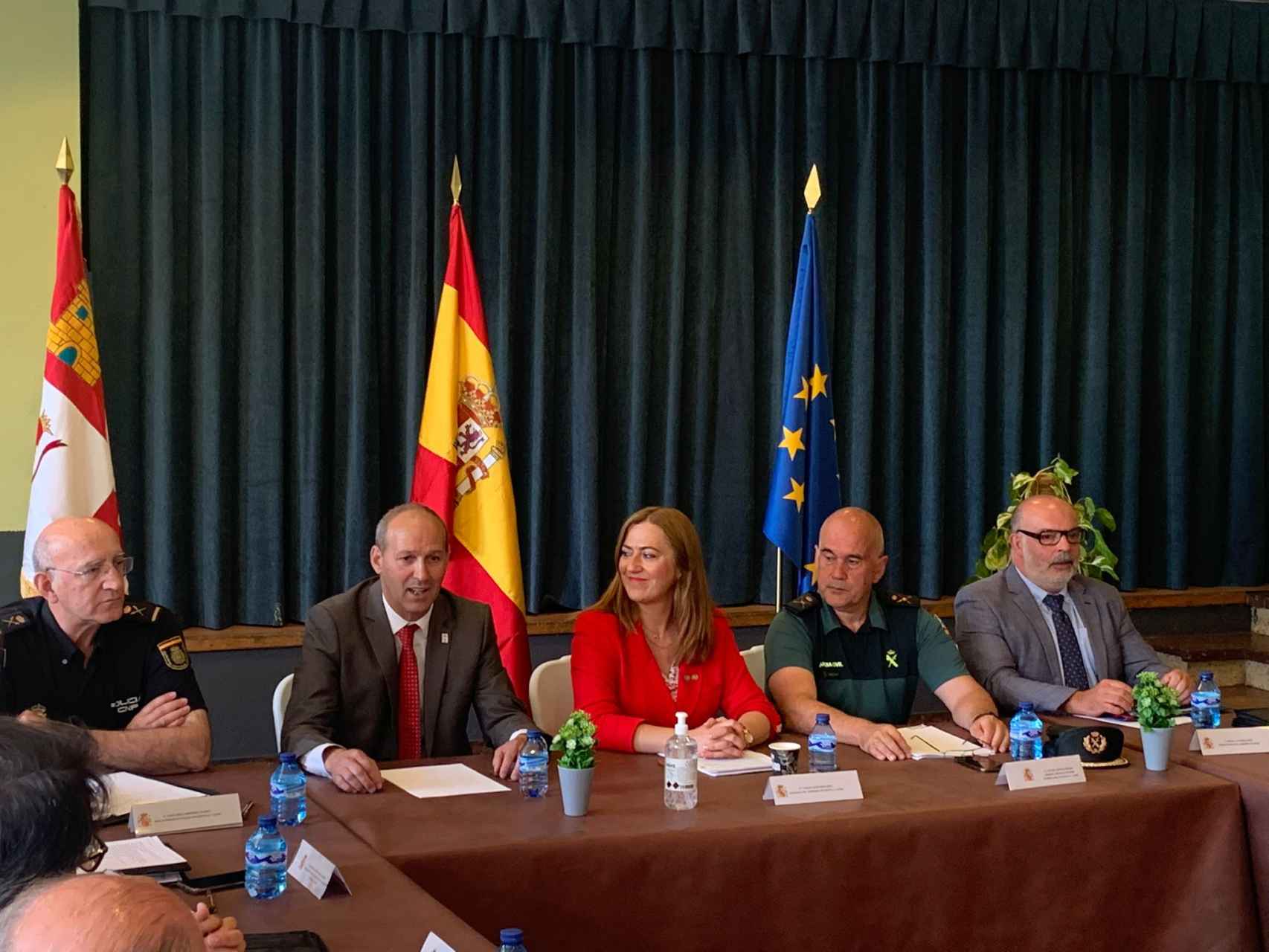 Le delegada del Gobierno, Virginia Barcones, presidiendo este lunes la Comisión Territorial de Asistencia a la Delegada del Gobierno en Castilla y León, en Duruelo de la Sierra.