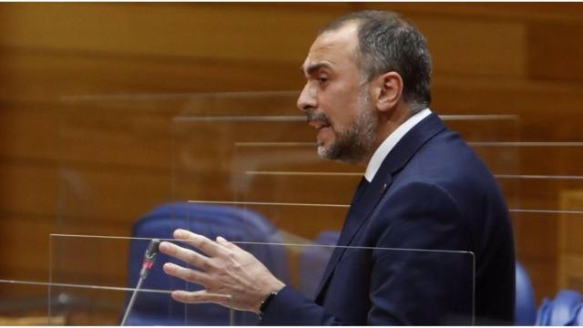 El conselleiro de Sanidade, Julio García Comesaña, en el Parlamento.