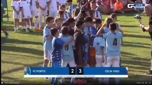 Imagen de los benjamines de Celta y Deportivo celebrando el triunfo de los primeros.