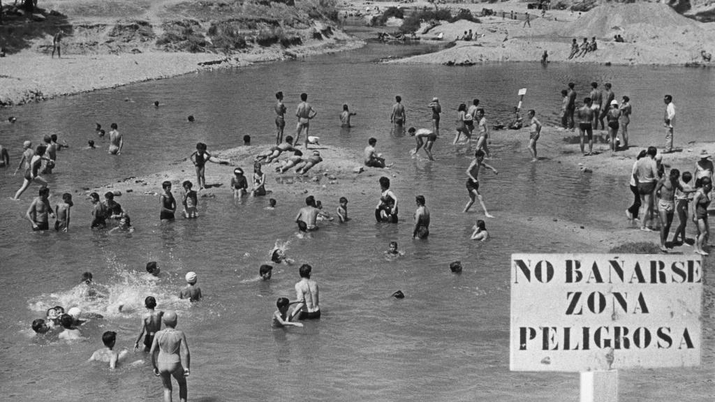 No bañarse. Zona peligrosa. El Pardo, 1962.