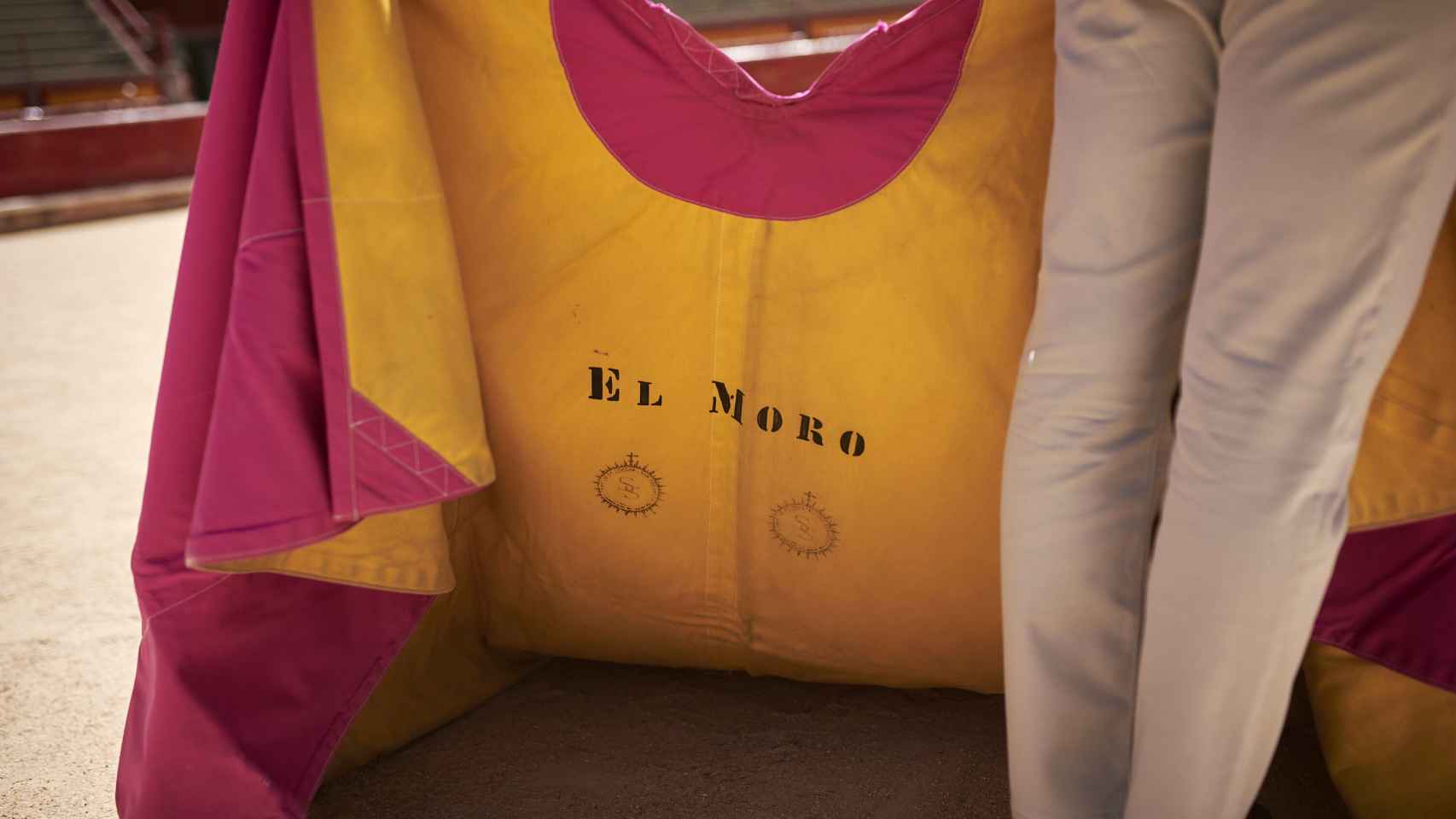 Nabil lleva detrás de su capote su apodo: 'El Moro'