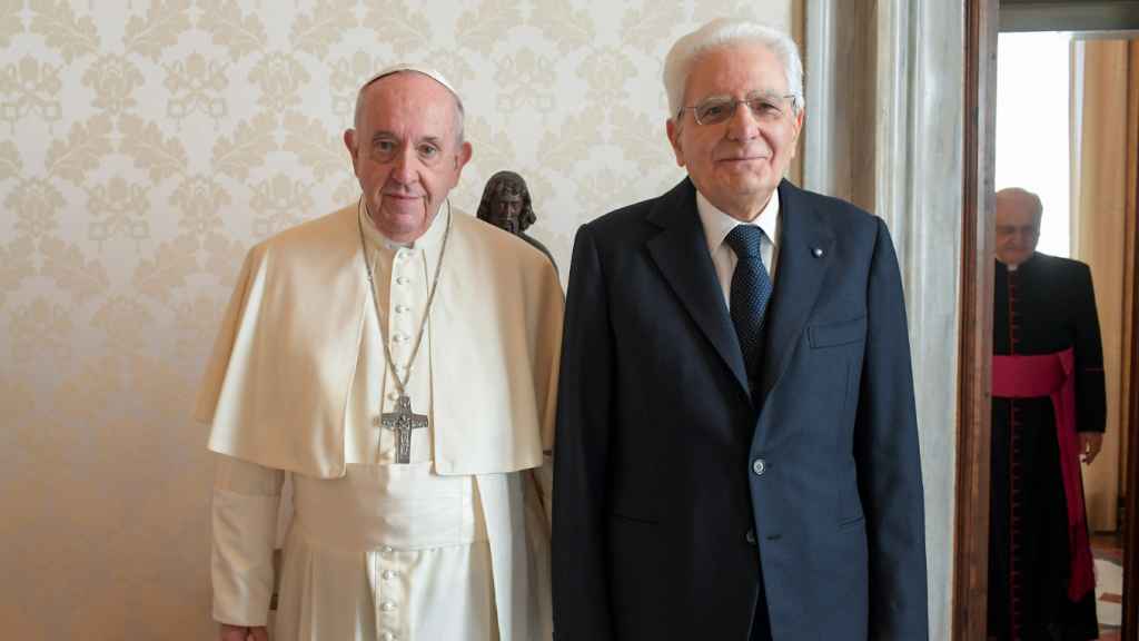 El papa Francisco y el presidente de Italia, Sergio Mattarella, en su reunión en diciembre de 2021.