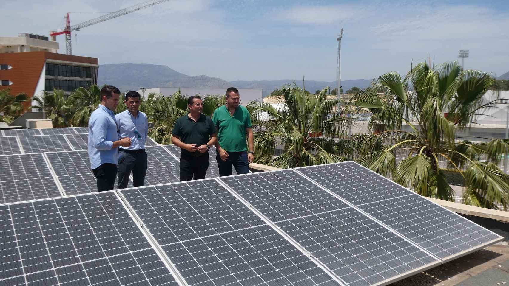 Placas solares instaladas en el pabellón de La Nucía.
