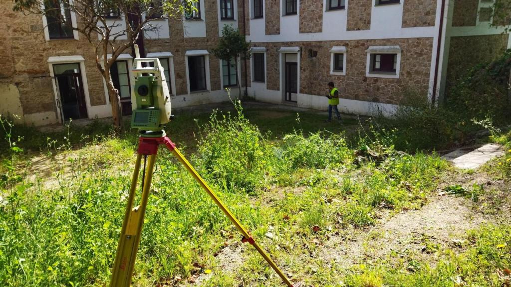 Obras de reforma en el balneario de Arteixo.