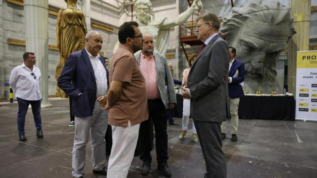 El presidente Ximo Puig en su reunión en los estudios de Ciudad de la Luz en Alicante