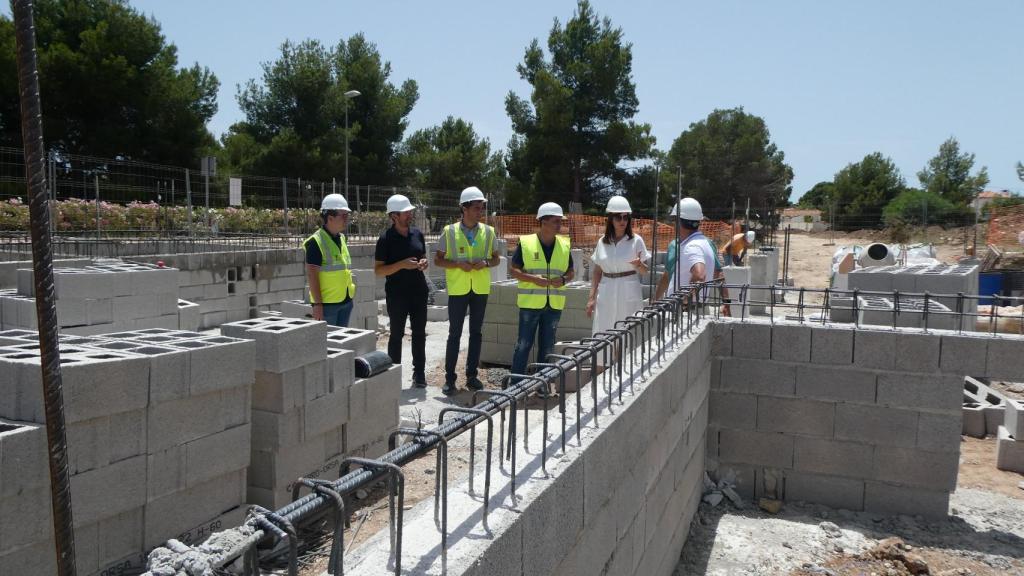 Visita a las obras del consultorio de salud de Bello Horizonte.