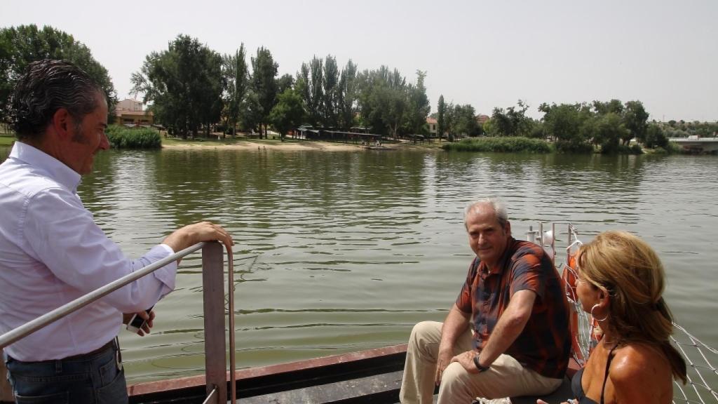 Barca para cruzar el río Duero en Zamora