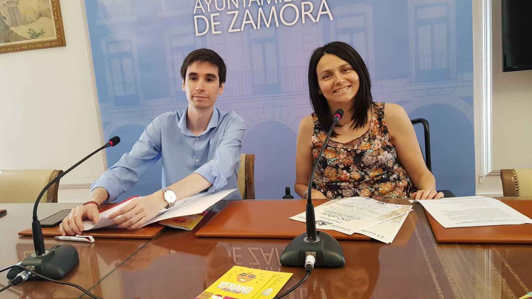 El concejal de Juventud y Fiestas, Sergio López; y la concejal de Cultura, María Eugenia Cabezas