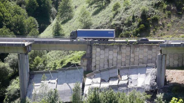 Derrumbe de un puente de la A6