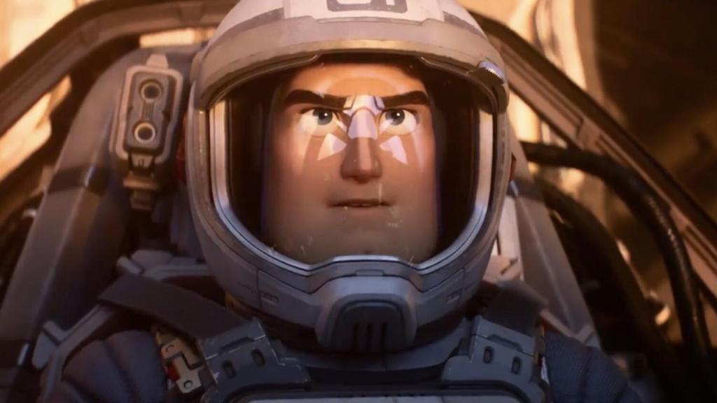 'Lightyear' cuenta los orígenes del popular personaje de Pixar.