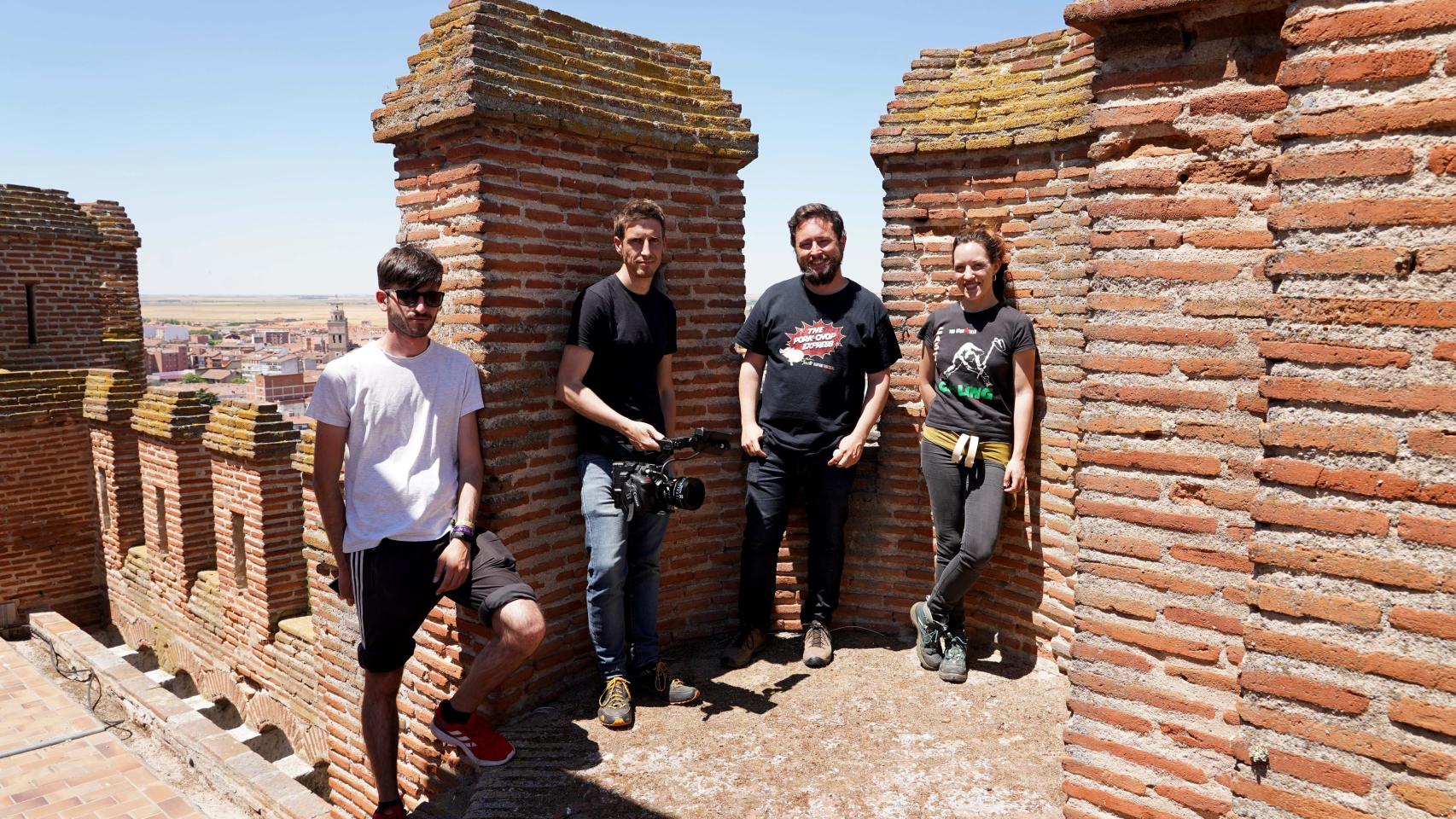 El cineasta Pablo García Sanz y su equipo durante el rodaje de 'Comuneros'