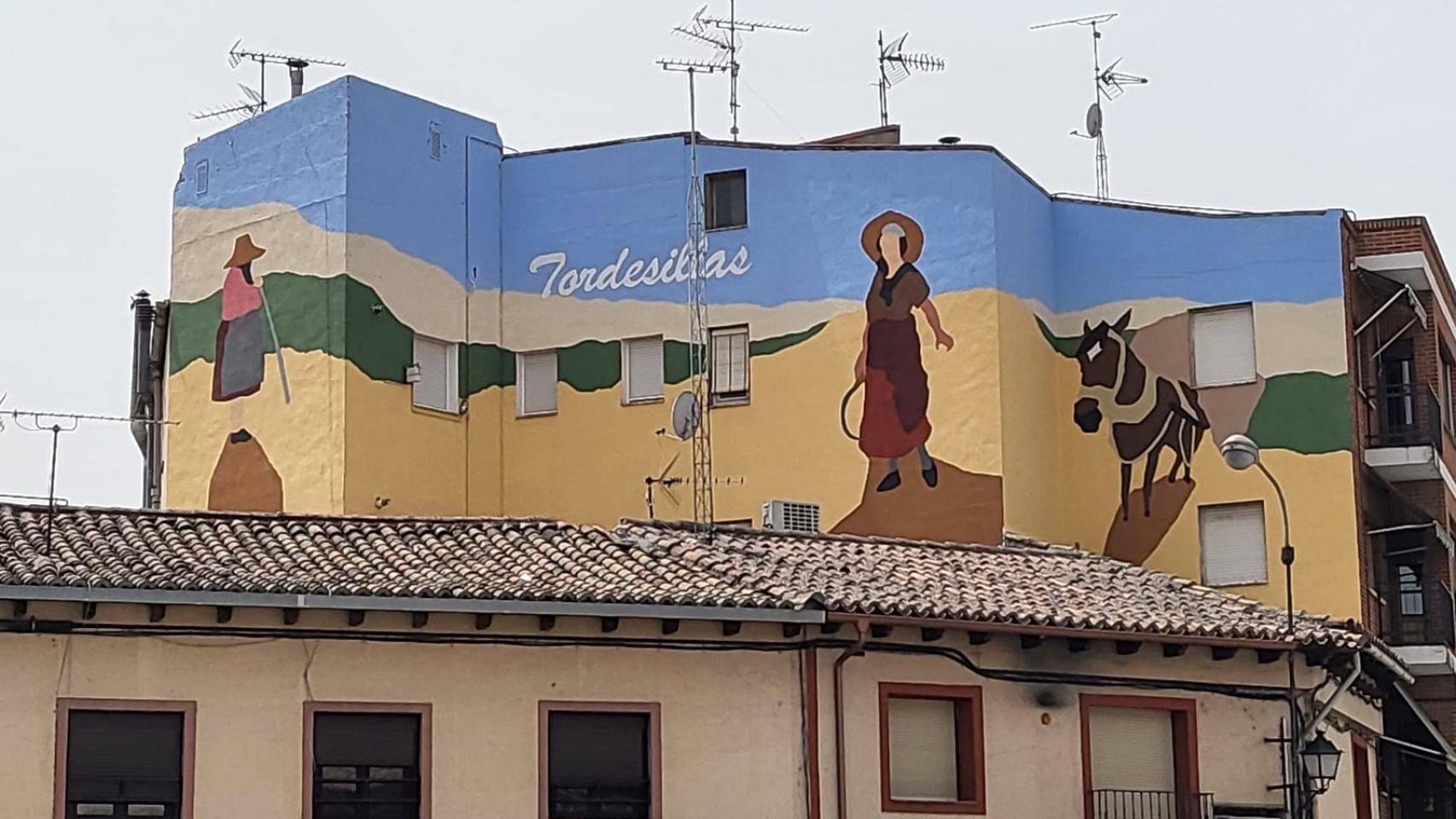 Mural en homenaje a la mujer en Tordesillas
