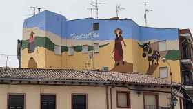 Mural en homenaje a la mujer en Tordesillas
