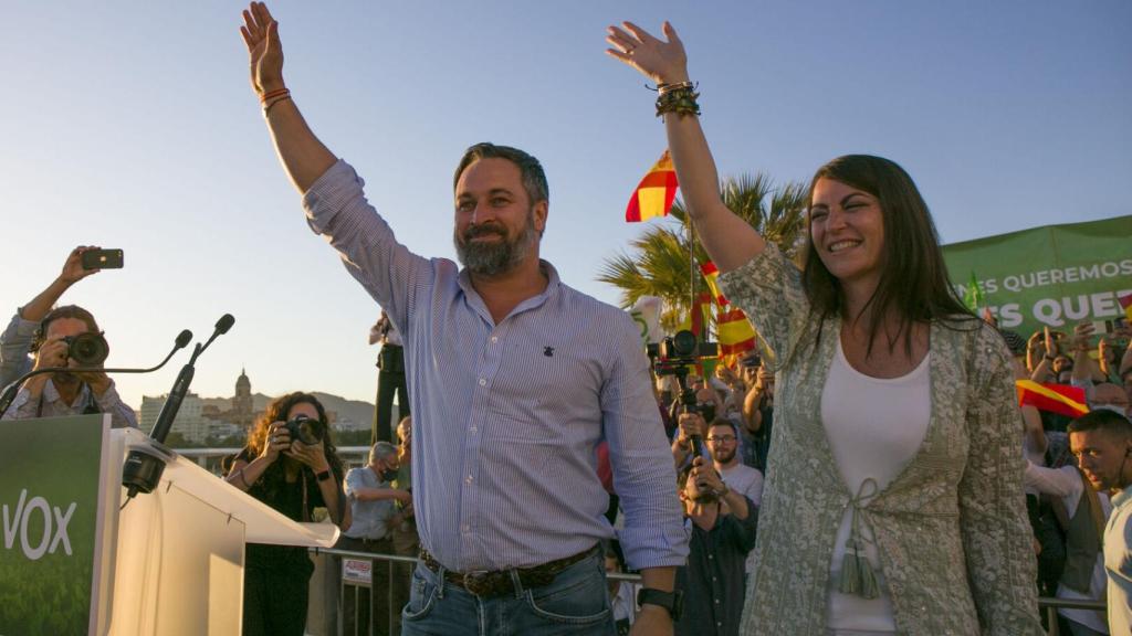 Santiago Abascal y Macarena Olona, en un acto electoral en Málaga./