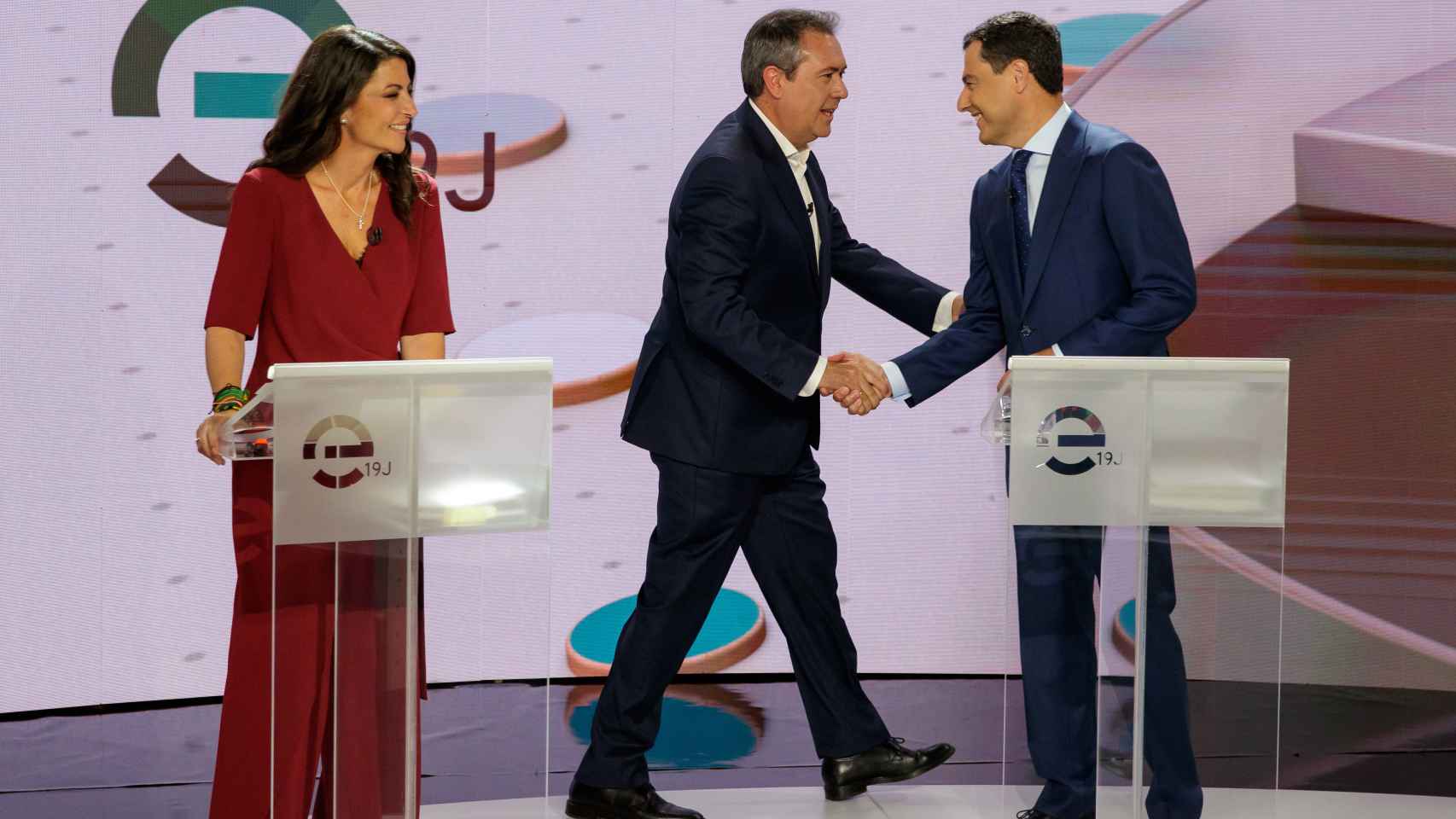Macarena Olona, durante un debate electoral, junto a Juan Espadas y Juanma Moreno.