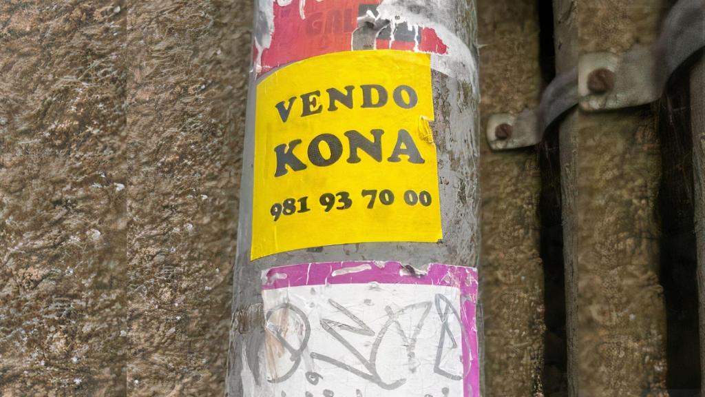 El arte del ‘sticker bomb’ en Santiago de Compostela