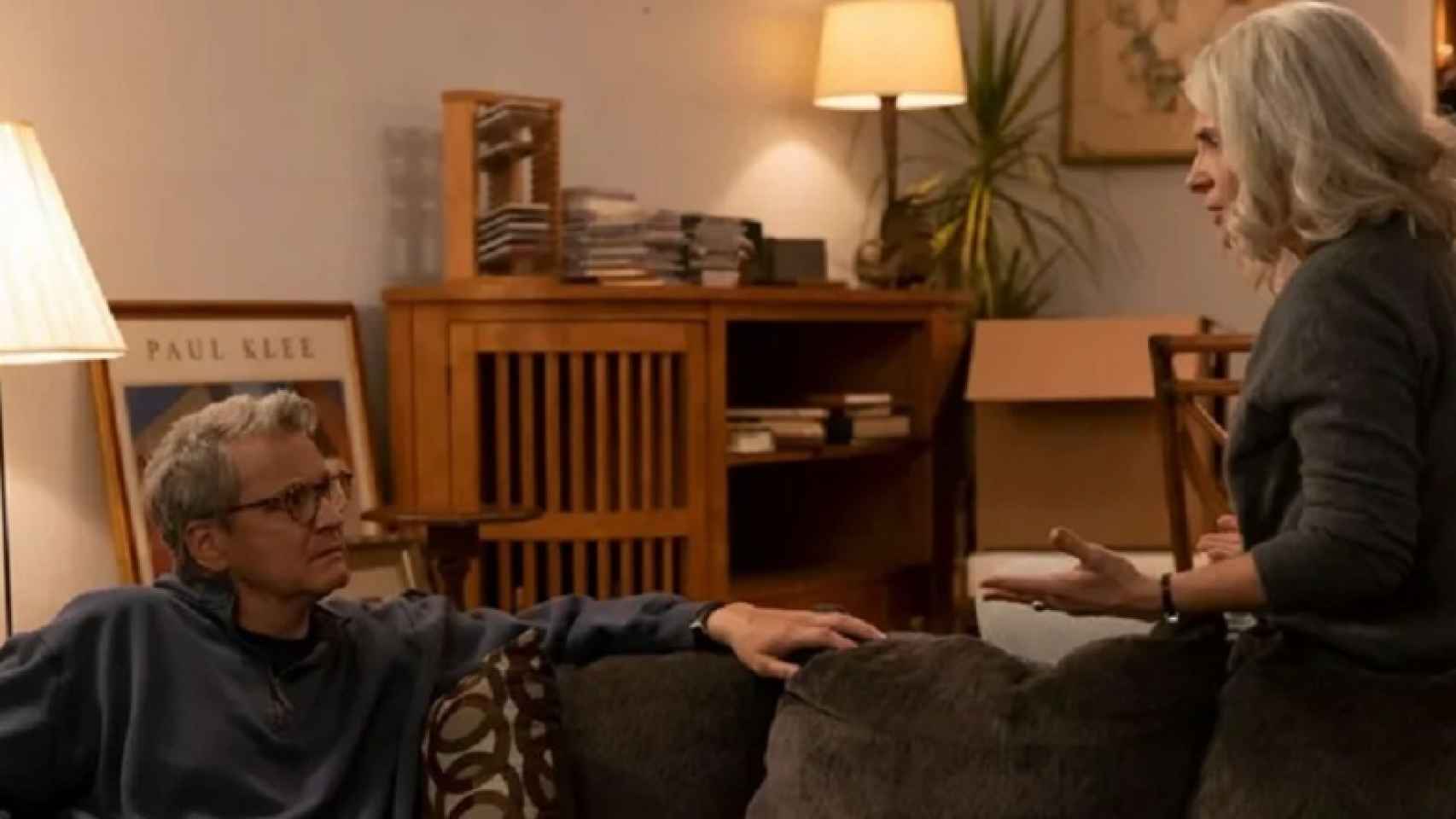 Colin Firth y Juliette Binoche en el episodio 1x08 de 'The Staircase'.