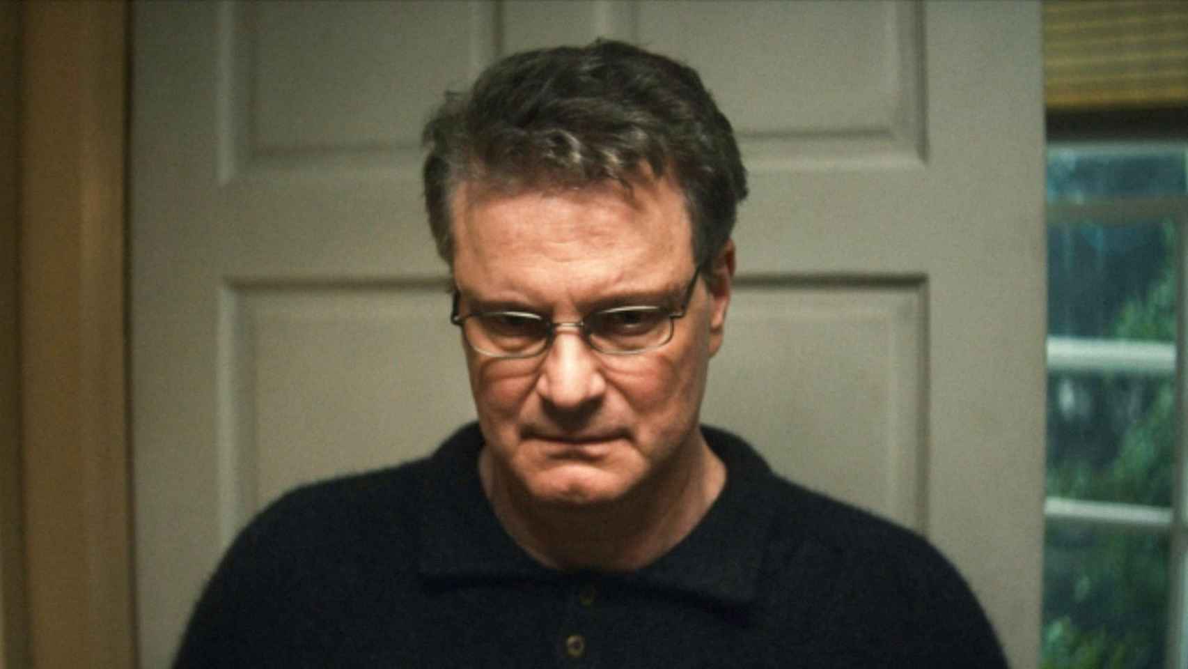Colin Firth como Michael Peterson en la última escena de la serie.