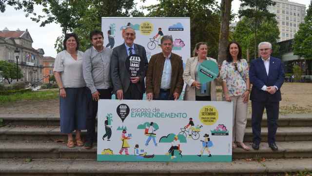 Foto de familia de organizadores y patrocinadores del evento.