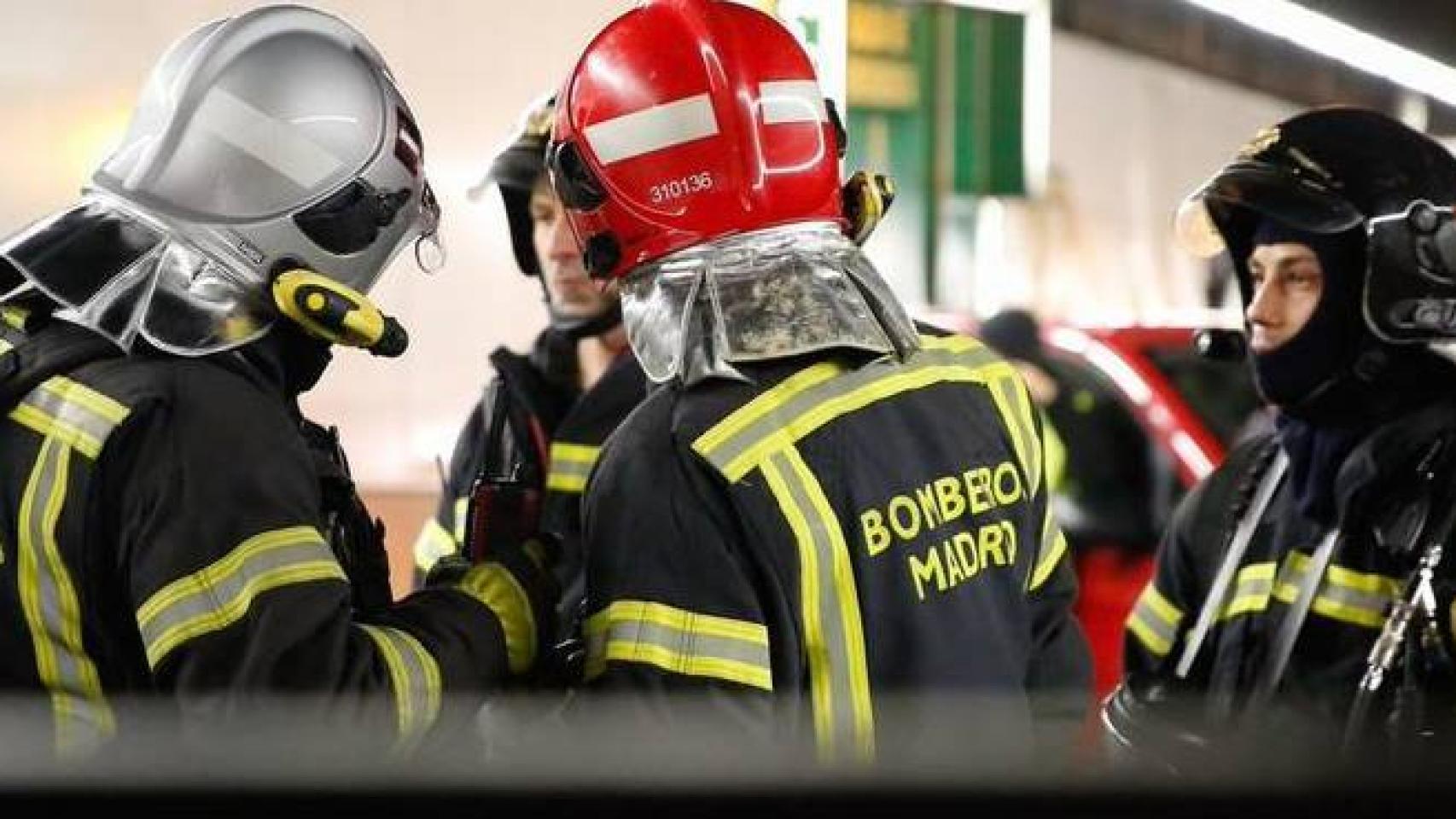 Un bazar chino de Vallecas termina calcinado tras un incendio: no hay heridos y se investigan las causas del fuego
