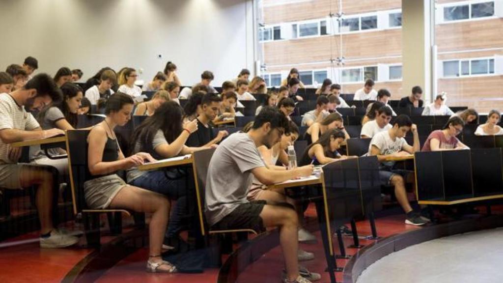 Un grupo de estudiantes en la Selectividad