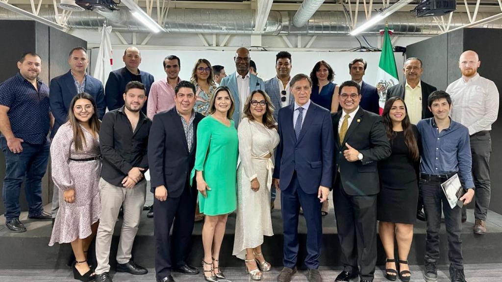 Encuentro de García Carbayo con empresarios de México