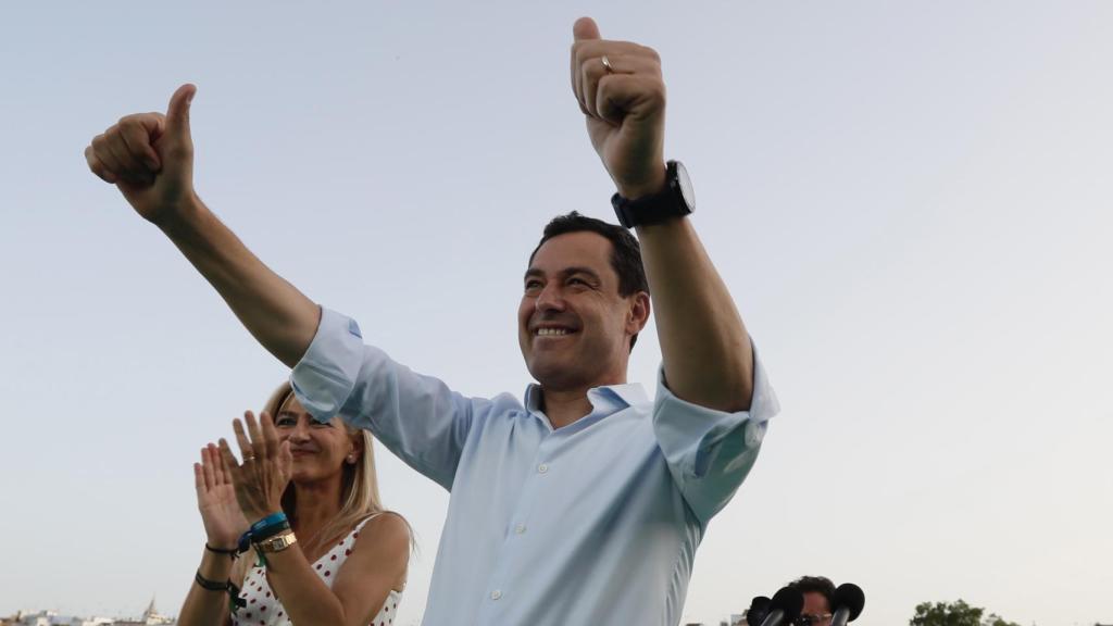 Juanma Moreno, en el cierre de campaña para el 19-J, en Sevilla.