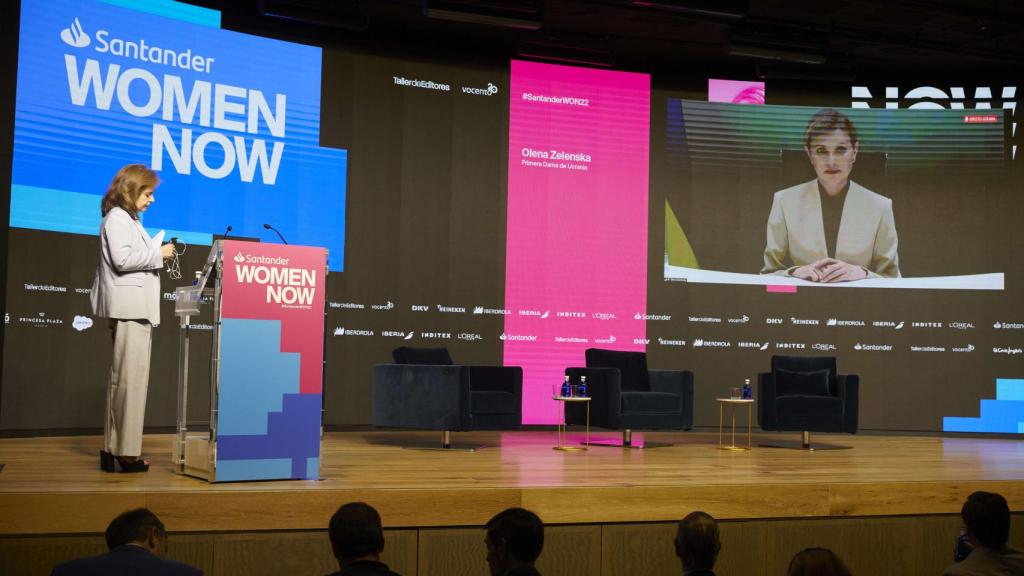 Lourdes Garzón, directora de Santander WomenNOW, durante la intervención de la primera dama ucraniana.