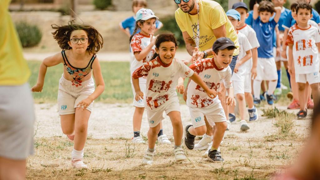 Imagen de los niños pertenecientes a las escuelas de deporte inclusivo