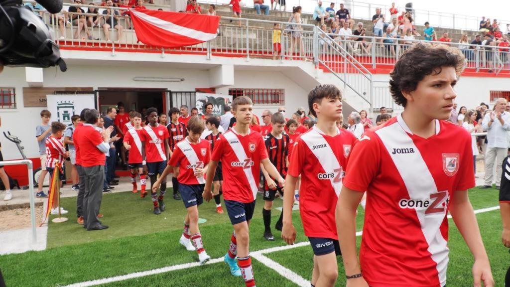 Imagen de la inauguración del campo de fútbol de Simancas