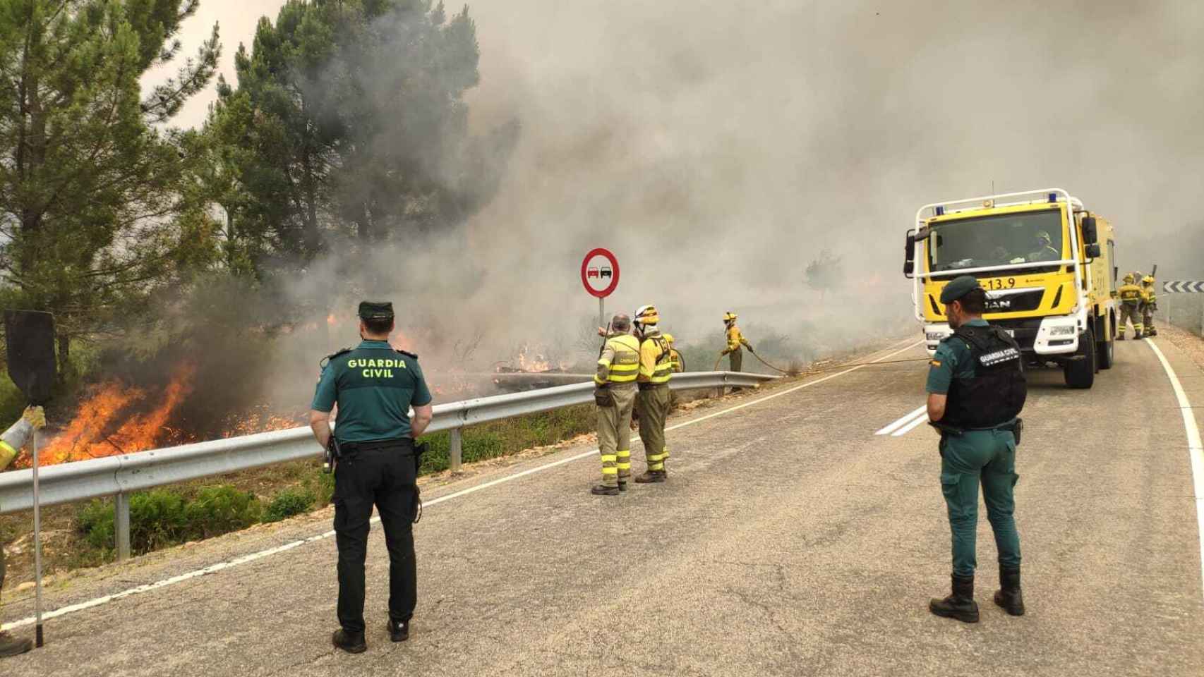 La Guardia Civil colabora en el incendio en la Sierra de la Culebra (Zamora)